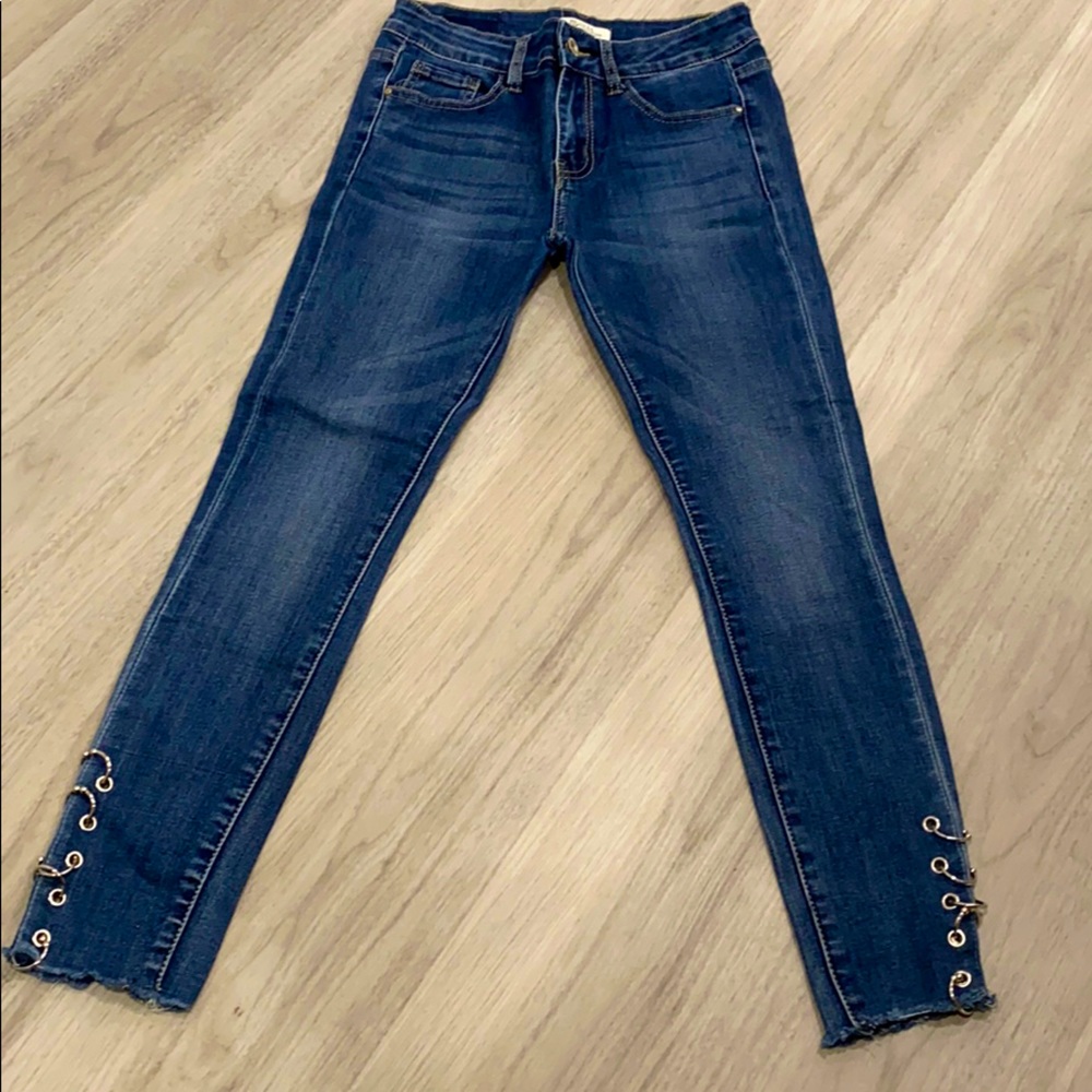 Denim jeans with chain link hem